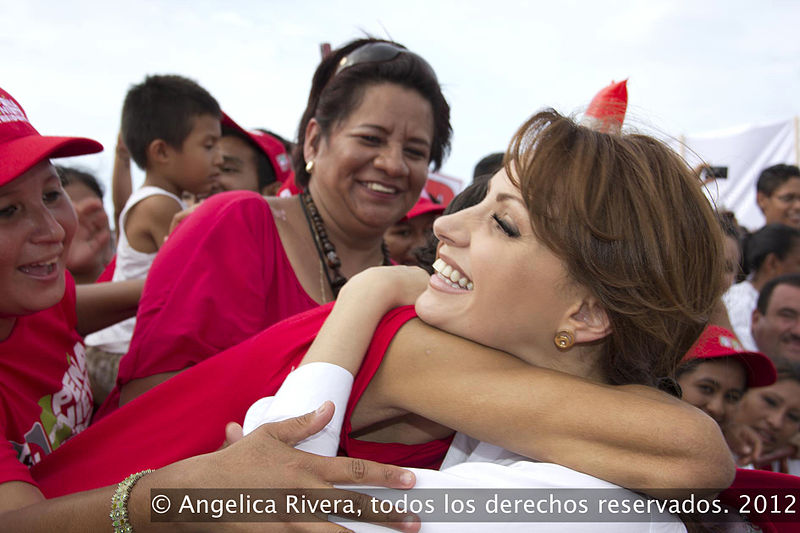 File:Angelica Rivera de Peña en Veracruz con Estructuras. (7440546244).jpg