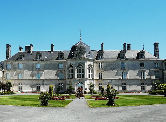 Le château de Lanmary implanté sur la commune d'Antonne-et-Trigonant.