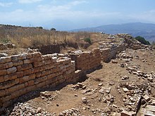 fotografie: un perete în ruine