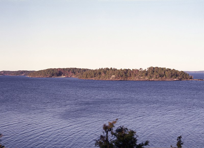 File:Archipelago - early morning (7173539686).jpg