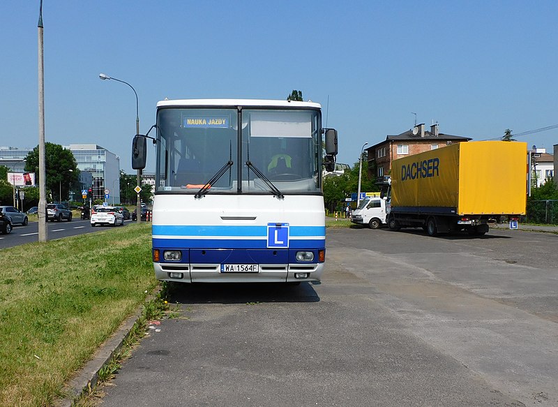 File:Autobus nauka jazdy pod word warszawa.jpg