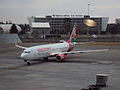 Boeing 737 de Kenya Airways en el Aeropuerto Internacional OR Tambo de Johannesburgo, Sudáfrica