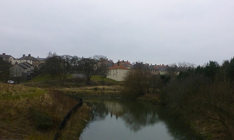 File:Backwater beside the railway - geograph.org.uk - 3408418.jpg