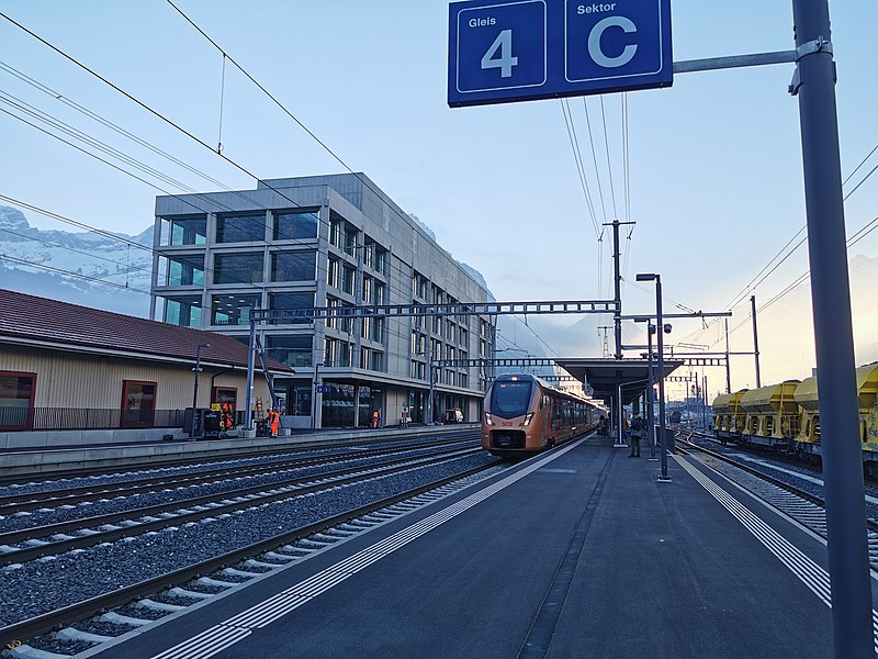 File:Bahnhof Altdorf Traverso 1.jpg