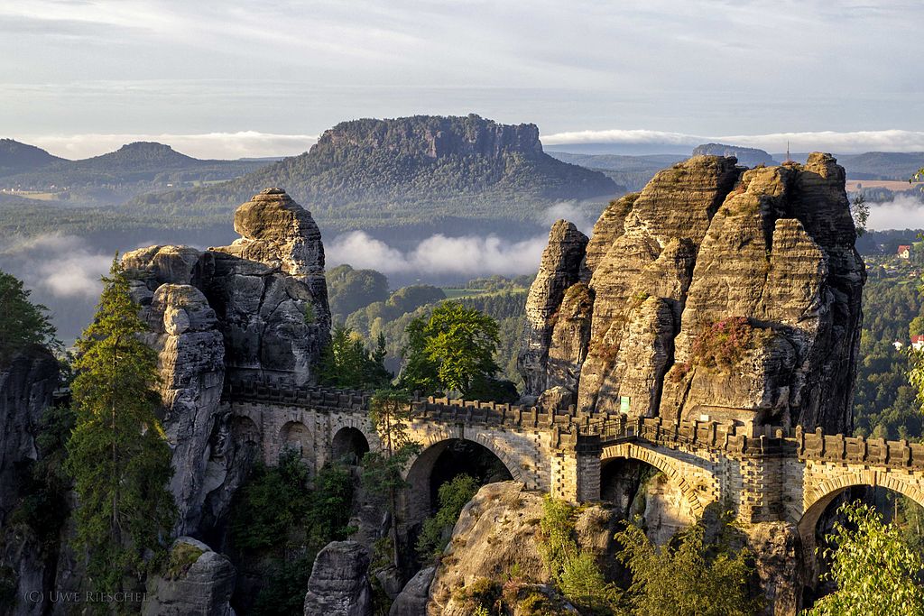 Bastei in der sächsischen Schweiz.jpg