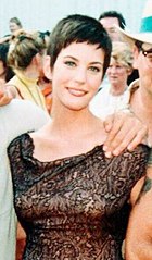 Actress Liv Tyler sporting a pixie cut, 1998 Bay Affleck Tyler at JFK Space Center Armageddon premiere (cropped) (cropped).jpg