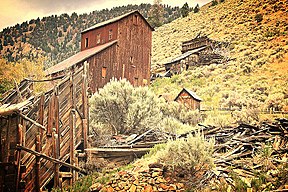 Abandoned day facilities of the Ramshorn Mine in Bayhorse