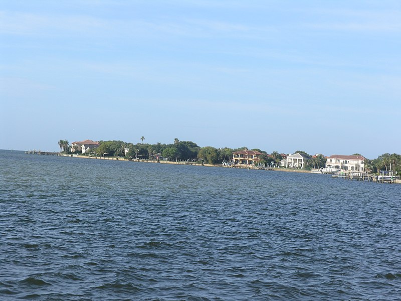 File:Bayshore, NE, St. Petersburg - panoramio.jpg