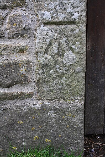 File:Benchmark on barn at Catrake Cottages - geograph.org.uk - 5102126.jpg