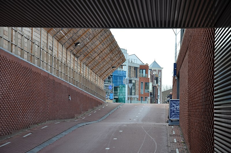 File:Bicycle storage station Delft 2018.jpg