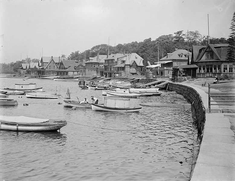 File:Boathouse Row circa 1915 LOC4a19455v.jpg