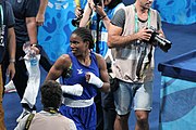 Deutsch: Boxen bei den Olympischen Jugendspielen 2018 Tag 12, 18. Oktober 2018 - Finale Leichtgewicht Mädchen – Junioren-Weltmeisterin und dreifache Juniorinnen-Europameisterin Caroline Sara DuBois (Großbritannien, blau) schlägt Juniorinnen-Asienmeisterin Porntip Buapa (Thailand, rot). English: Boxing at the 2018 Summer Youth Olympics on 18 October 2018 – Girls' lightweight Gold Medal Bout – Caroline Sara DuBois (Grat Britain, blue) wins over Porntip Buapa (Thailand, red). Español: Boxeo en los Juegos Olímpicos Juveniles de Verano de 2018 en 18 de octubre de 2018 - Combate de medalla de oro de peso ligero para niñas - Caroline Sara DuBois (Gran Bretaña, azul ) gana sobre Porntip Buapa (Tailandia, rojo).