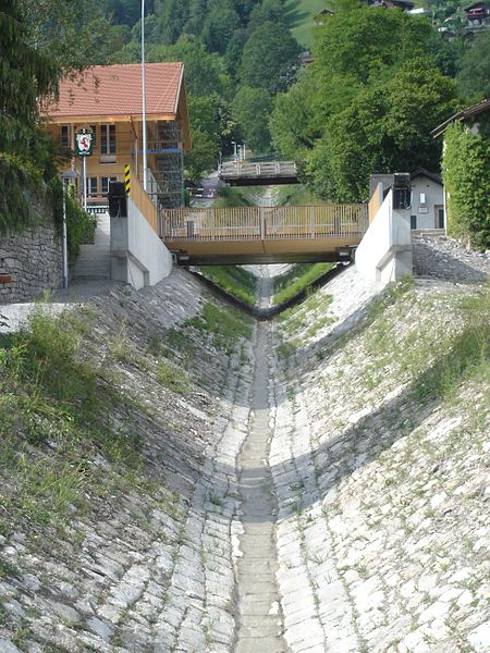 File:Brienz Trachtbach.jpg