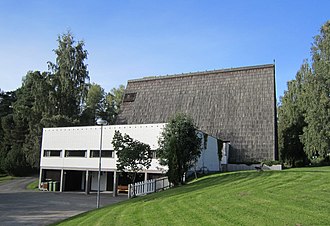 Side view of the church in 2011. Brumunddal kirke anno 2011.jpg