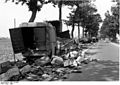 Bundesarchiv Bild 121-0398, Frankreich, geräumte Vormarsch-Strasse.jpg