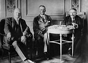 Gustav Stresemann, Austen Chamberlain und Aristide Briand bei den Verhandlungen in Locarno