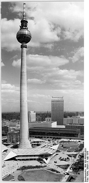 File:Bundesarchiv Bild 183-R0505-0031, Berlin, Fernsehturm.jpg