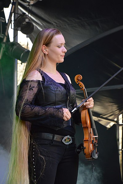 File:Burgfolk Festival 2013 - Ally the Fiddle 07.jpg