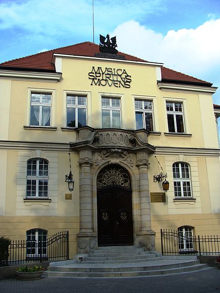 File:Bydgoszcz, gmach Urzędu Powiatowego, ob. Akademia Muzyczna, 1904-1906 dd.JPG