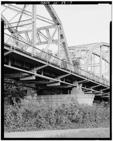 File:CLOSE-IN DETAIL VIEW OF TRUSS ENDS RESTING ON PIER, SHOWING BOTTOM CHORD CONNECTIONS - Scioto Pennsylvania Through Truss Bridge, Spanning Scioto River at State Route 73, HAER OHIO,73-PORT,1-7.tif