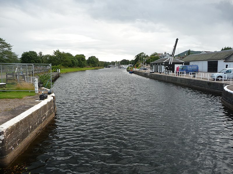 File:Caledonian Canal 01.jpg