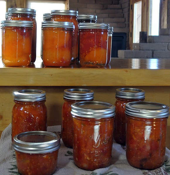 File:Canning tomatoes (14925330169).jpg