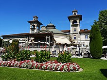 Photographie montrant le casino de Montbenon et ses jardins.