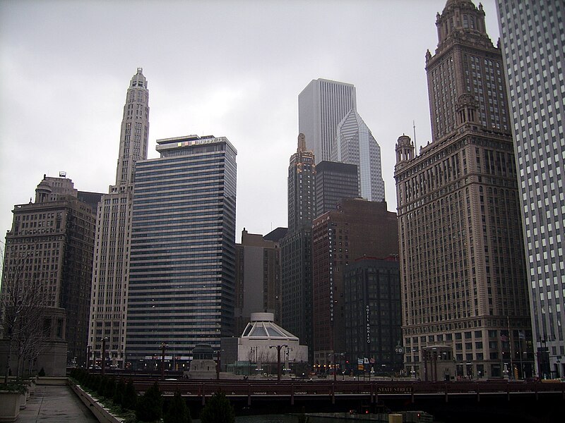 File:Chicago River (2639656882).jpg