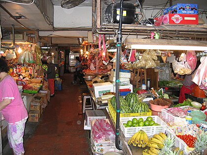 A traditional market in Daan District/ taken May 2005