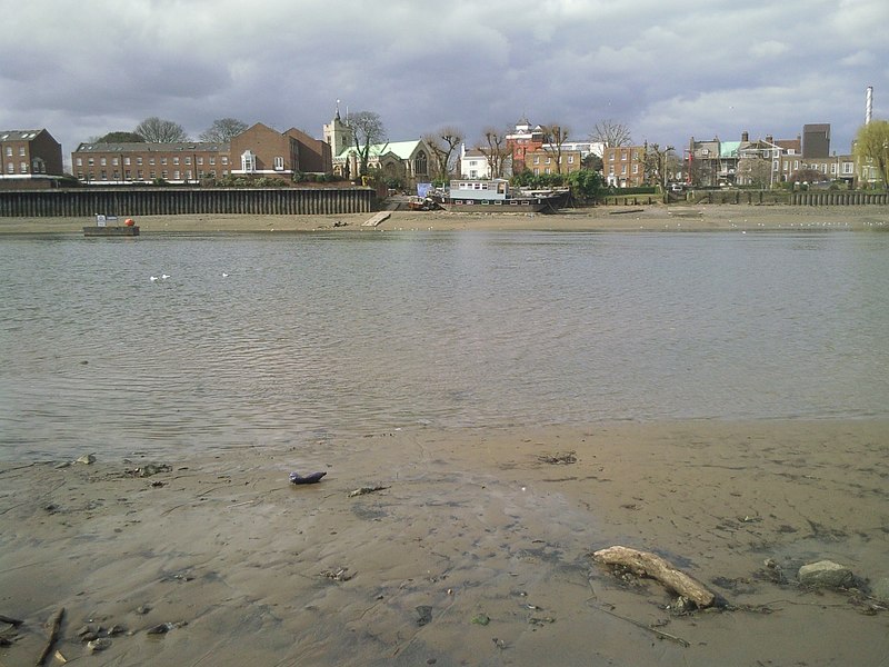 File:Chiswick Church across the Thames - geograph.org.uk - 2325194.jpg