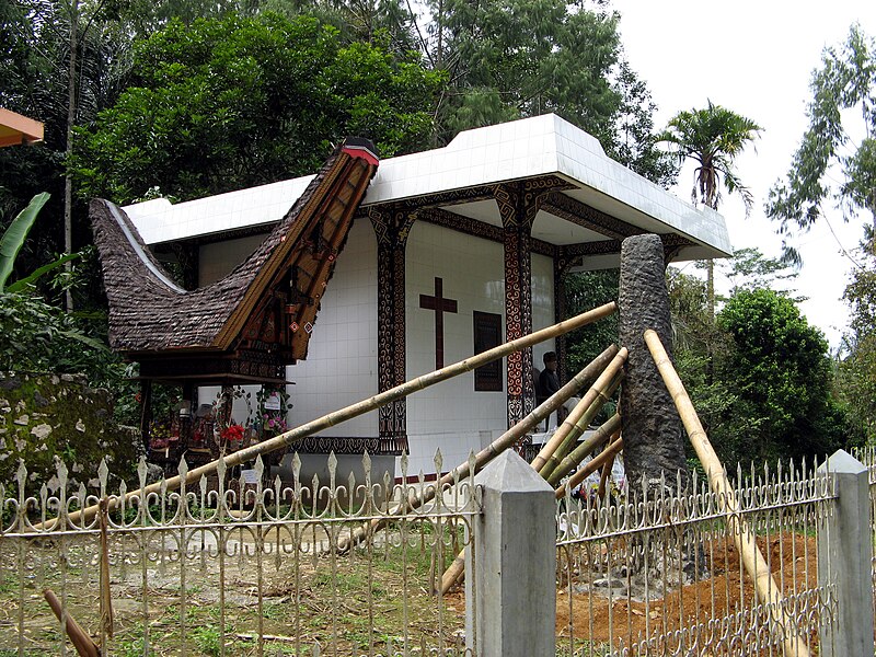 File:Christian Mausoleum, Tikala Village, Tana Toraja 1390.jpg