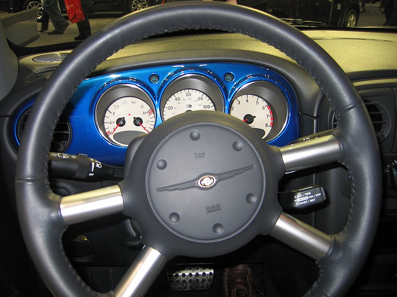 File:Chrysler PT Cruiser Steering Wheel at 2005 Chicago car show.jpg