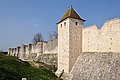 Les remparts, vus de la porte Saint-Jean vers la Tour aux Engins.