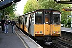 Tren clase 508 en la estación Coulsdon South - geograph.org.uk - 410845.jpg