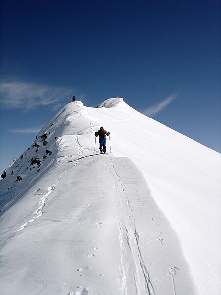 File:Climb to Piz Toissa 2.jpg