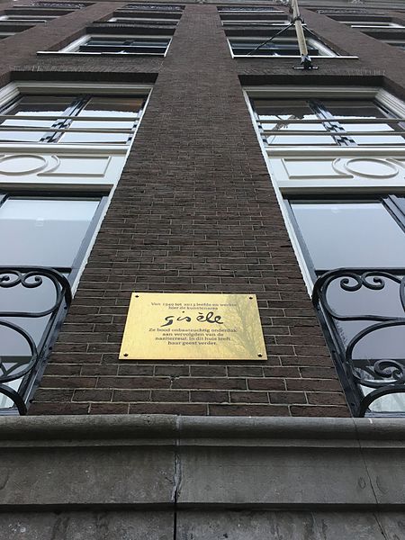 File:Commemorative plaque for Gisèle van Waterschoot van der Gracht - Castrum Peregrini.jpg