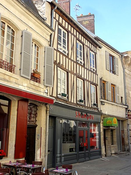 File:Compiègne (60), maison 4 rue des Lombards.jpg