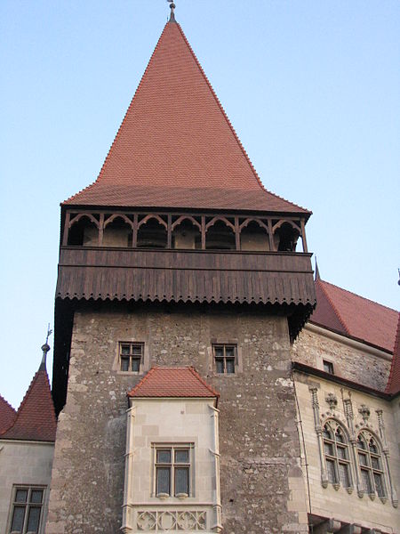 File:Corvinesti Castle 2011 - Close Up.jpg