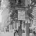 A 1942 photo of a District of Columbia Route 4 shield at the corner of 14th St NW and Pennsylvania Ave