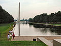 Washington monumentua Isladaren Uharkan ("Reflecting Pool") isladatuta