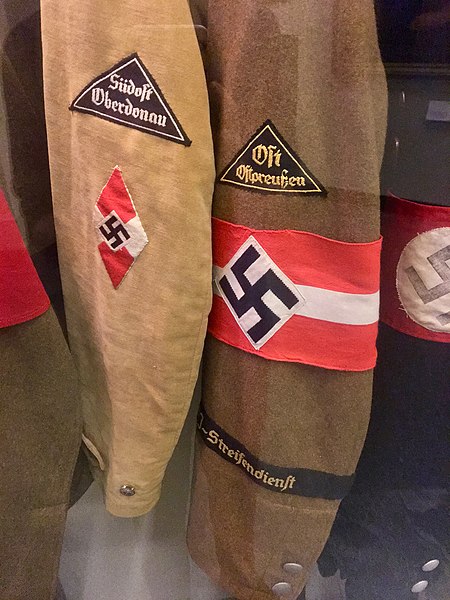 File:Deutsches Historisches Museum 2019-10-13 lowres Nazi Germany uniform jackets tunics sleeves badges swastika arm bands Bund Deutscher M¨del BDM Hitler-Jugend HJ-Streifendienst 3791.jpg