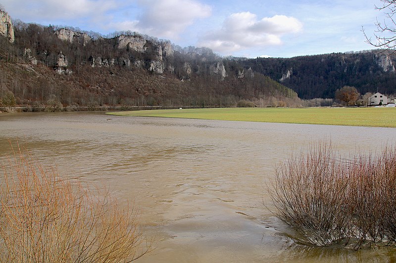 File:Donau bei Hochwasser (Beuron).jpg