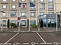Drapeaux devant l'Hôtel Holiday Inn (Dijon).jpg