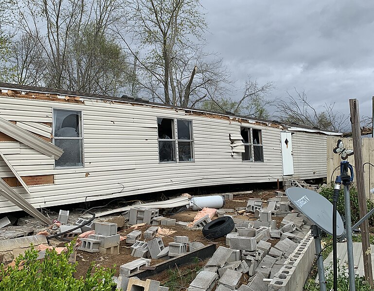 File:Eldorado, IL EF2 tornado damage.jpg