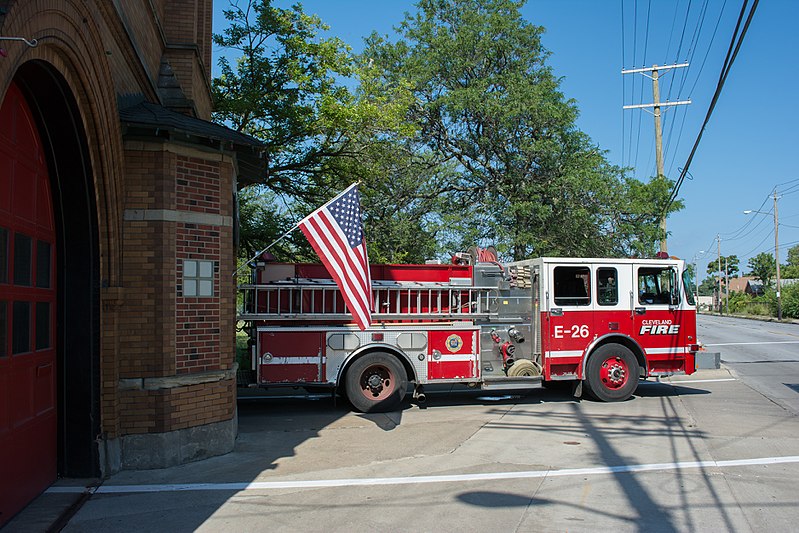 File:Engine 26 - Cleveland Fire Station 26.jpg