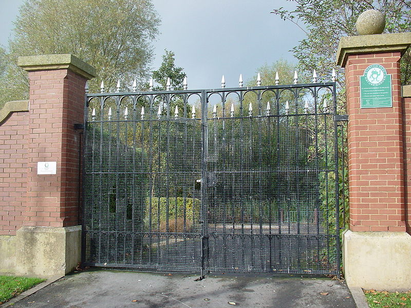 File:Entrance to Everton Park Nature Garden (2).JPG