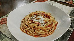 Spaghete cu sos marinara.