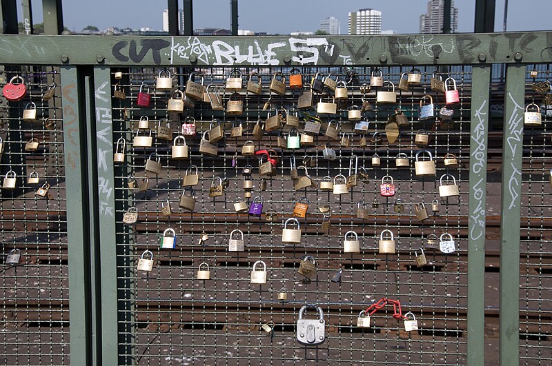 File:Even more padlocks - Flickr - map.jpg