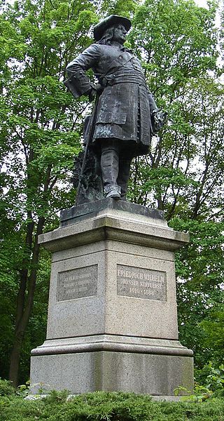 File:Fehrbellin Kurfuerst memorial.jpg