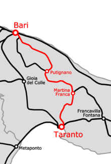 Panoramica delle linee ferroviarie che attraversano la provincia: in rosso la linea delle Ferrovie del Sud Est, in nero le Ferrovie dello Stato